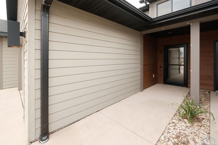 Property Photo:  710 12th Street NE 5  IA 51250 