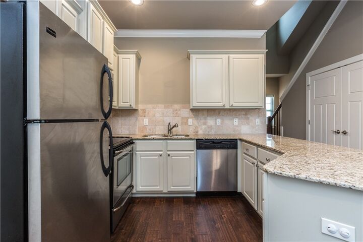 Property Photo:  2605 SW Arbor Road  AR 72713 