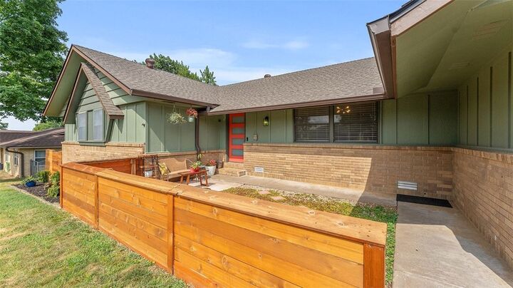 Property Photo:  1003 S 12th Street  AR 72756 