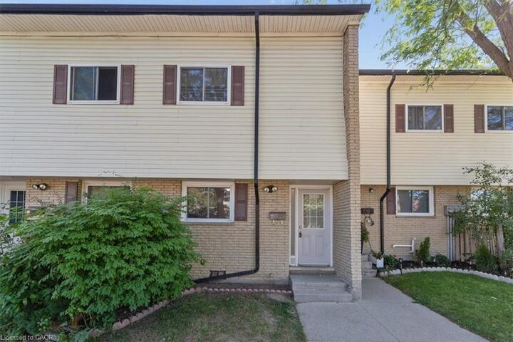 211 Veronica Drive 8 — photo 1