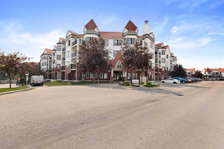 20 Royal Oak Plaza NW 205 — photo 1