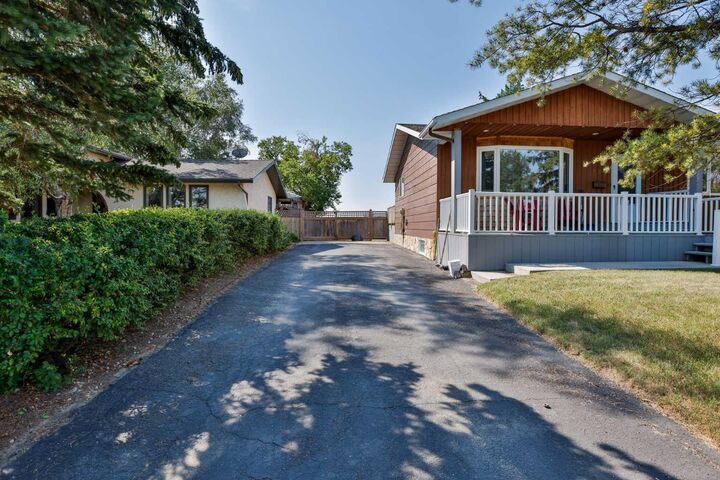 Property Photo: 425 Cottonwood Drive AB T0L 2B0