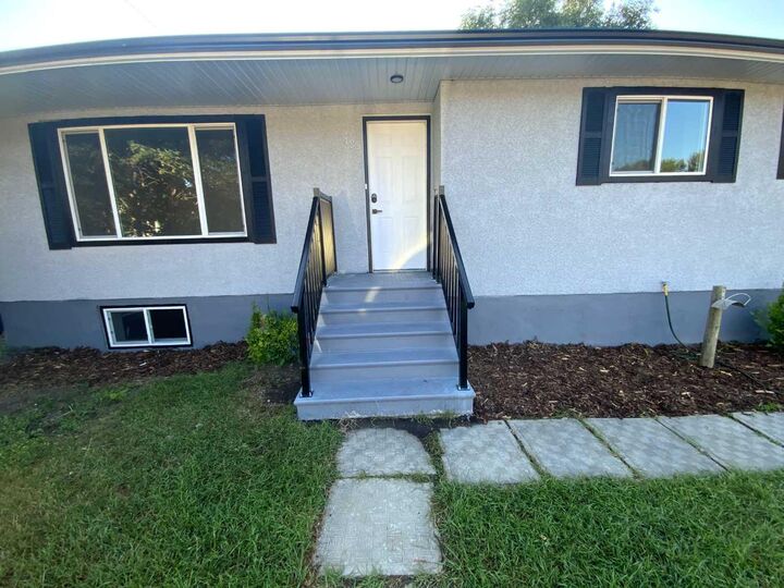 Property Photo: 325 Aberdeen Avenue AB T0M 0L0