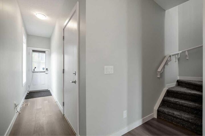 Property Photo:  902 Sage Hill Grove NW  AB T3R 2A2 