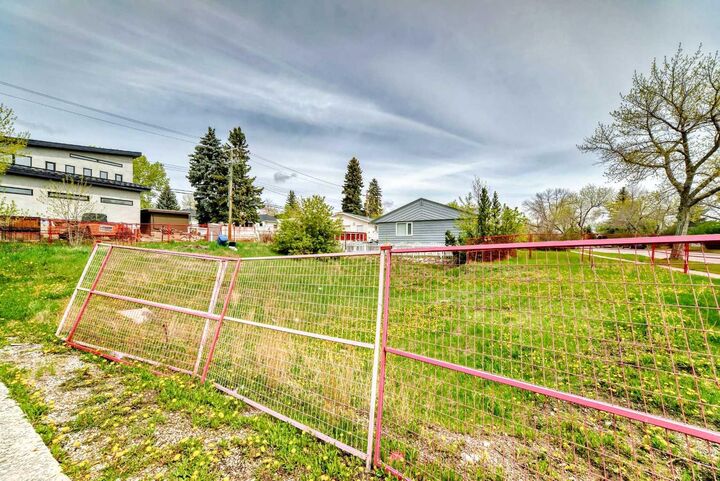 Property Photo: 523 Northmount Drive NW AB T2K 3J1