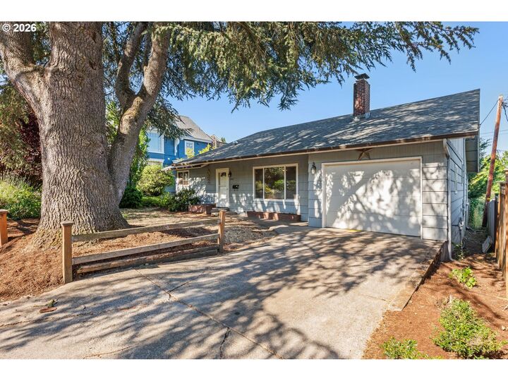 Property Photo:  2042 Lincoln St  OR 97401 