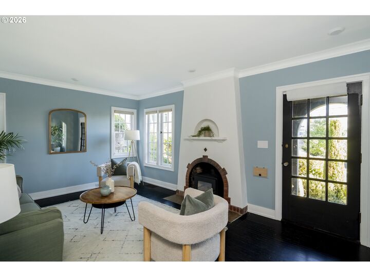 Property Photo:  2621 N Sumner St  OR 97217 