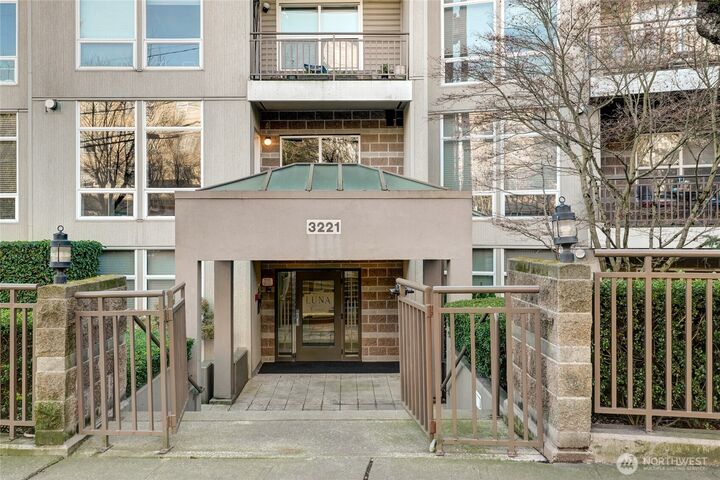 Property Photo: 3221 SW Avalon Way 313 WA 98126