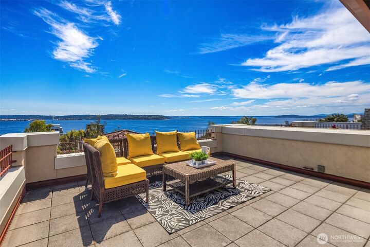 Property Photo:  371 W Olympic Place  WA 98119 