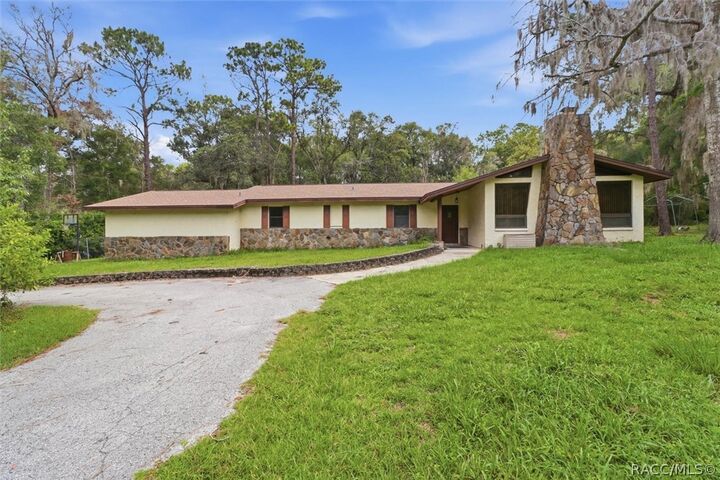Property Photo: 2799 W Live Oak Street FL 34461