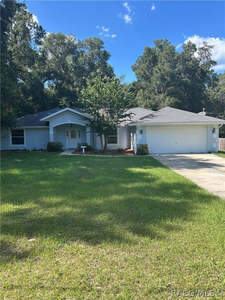 Property Photo: 3075 E Crown Drive FL 34453
