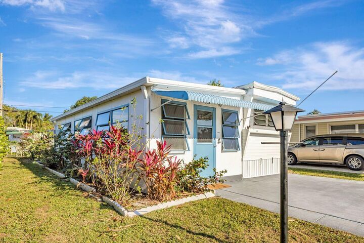 Property Photo: 14556 Glenview Drive FL 33445