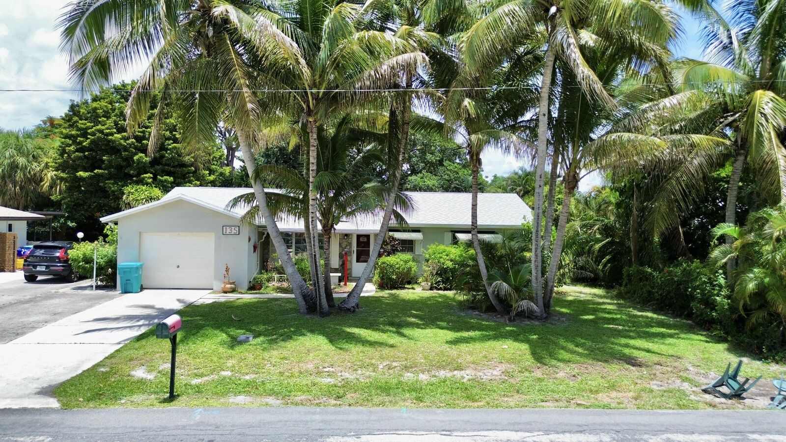 Property Photo:  135 SE 26th Avenue  FL 33435 