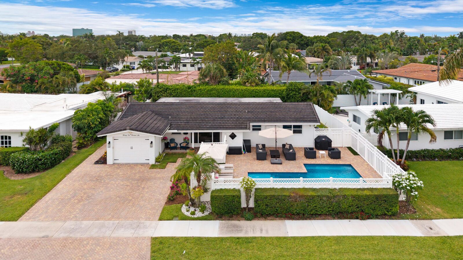 Property Photo: 2106 NE 60th Street FL 33308