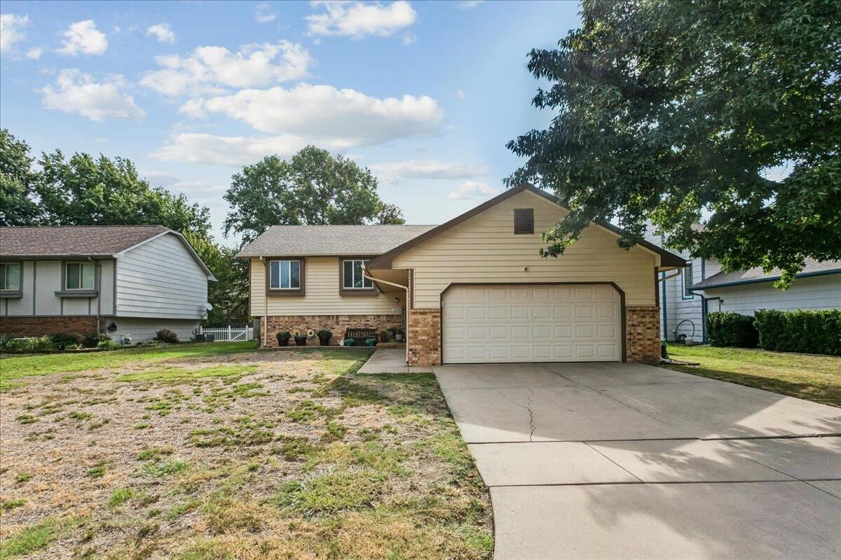 Property Photo:  424 N Pine Grove Cr  KS 67212 