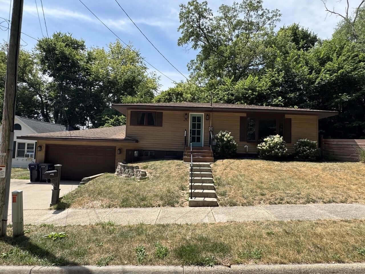 Property Photo:  625 Thomas Street  WI 53545 