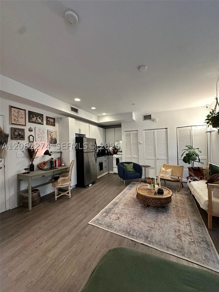 Property Photo: 1244 Pennsylvania Ave 103 FL 33139