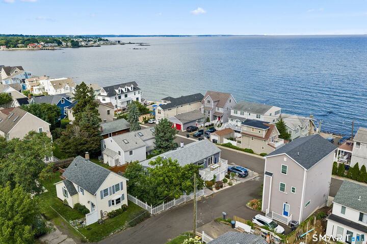 Property Photo: 8 Paris Street CT 06460