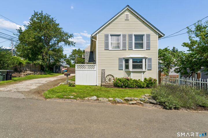 Property Photo:  8 Paris Street  CT 06460 