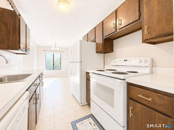 Property Photo: 10 Woodsedge Drive 6A CT 06111