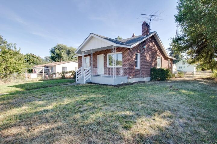 Property Photo: 2904 E Columbia Ave WA 99208