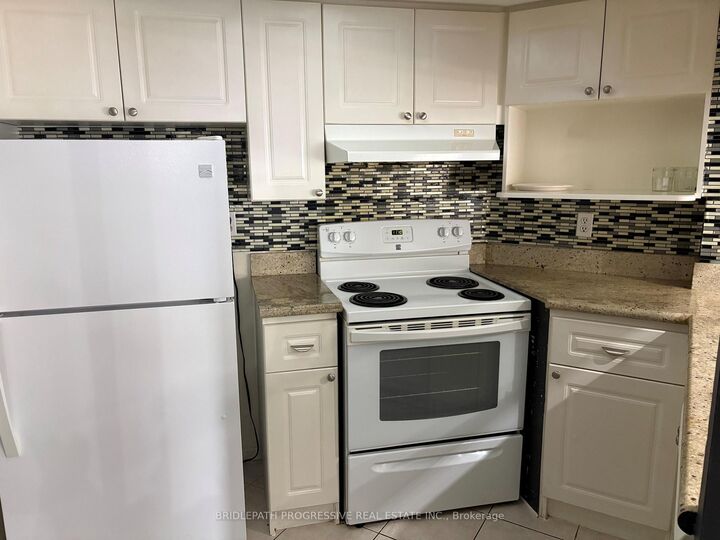 Property Photo:  1001 Bay Street E 2410  ON M5S 3A6 