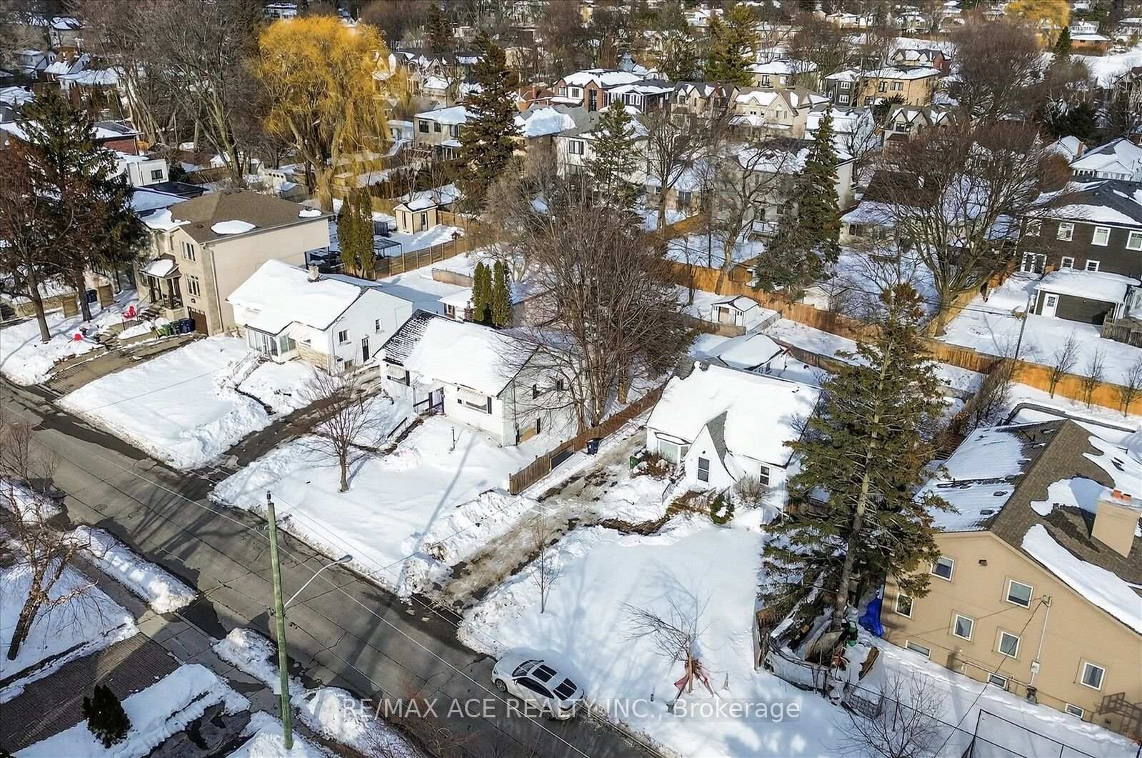 Property Photo:  77 Brooklawn Avenue  ON M1M 2P7 