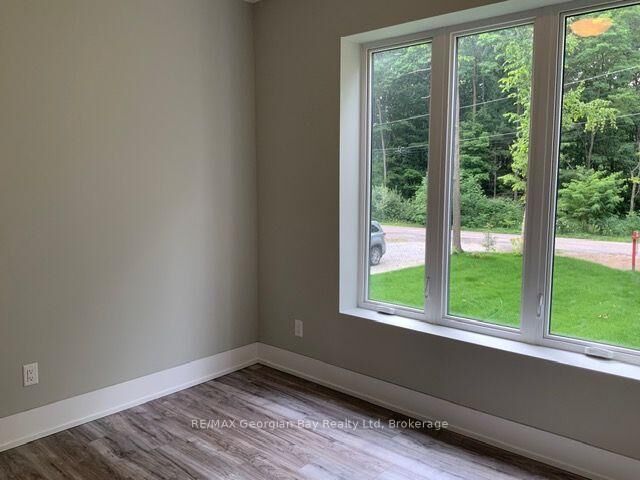 Property Photo: 5 Oakwood Avenue N ON L9M 0J2