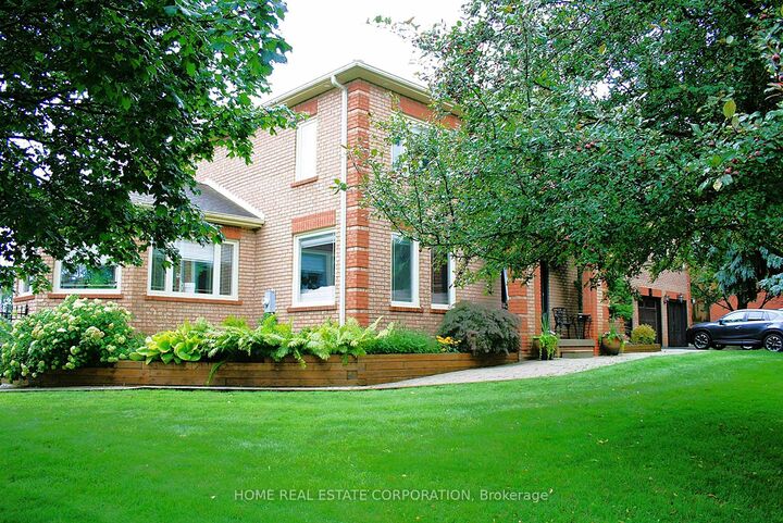 Property Photo:  14 Hawthorne Road  ON L9W 6G7 