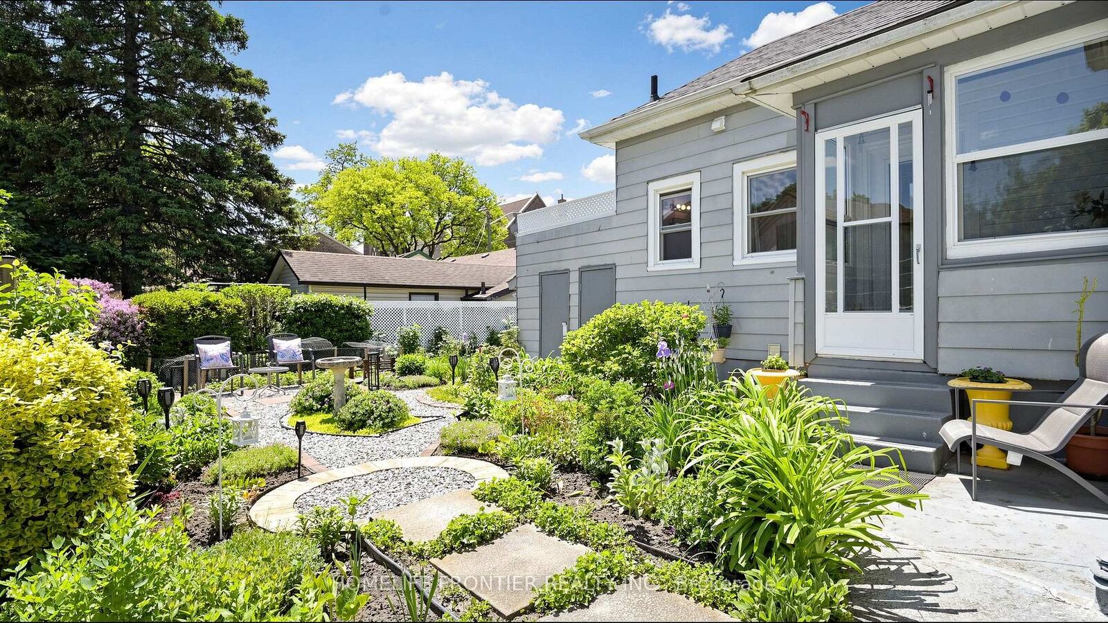 Property Photo: 81 Richmond Street ON N3T 3Y7