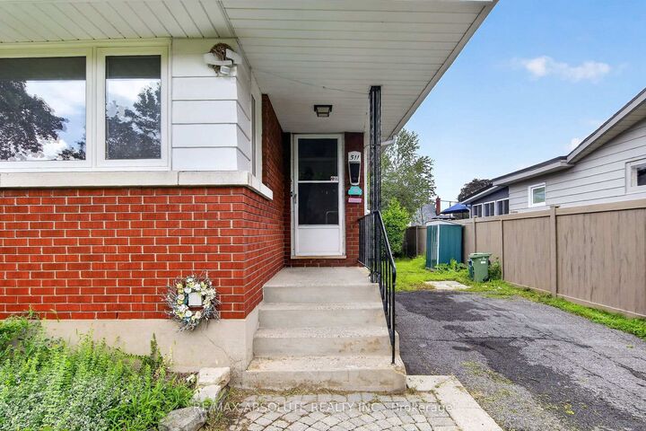 Property Photo:  511 Penhill Avenue  ON K1G 0V5 