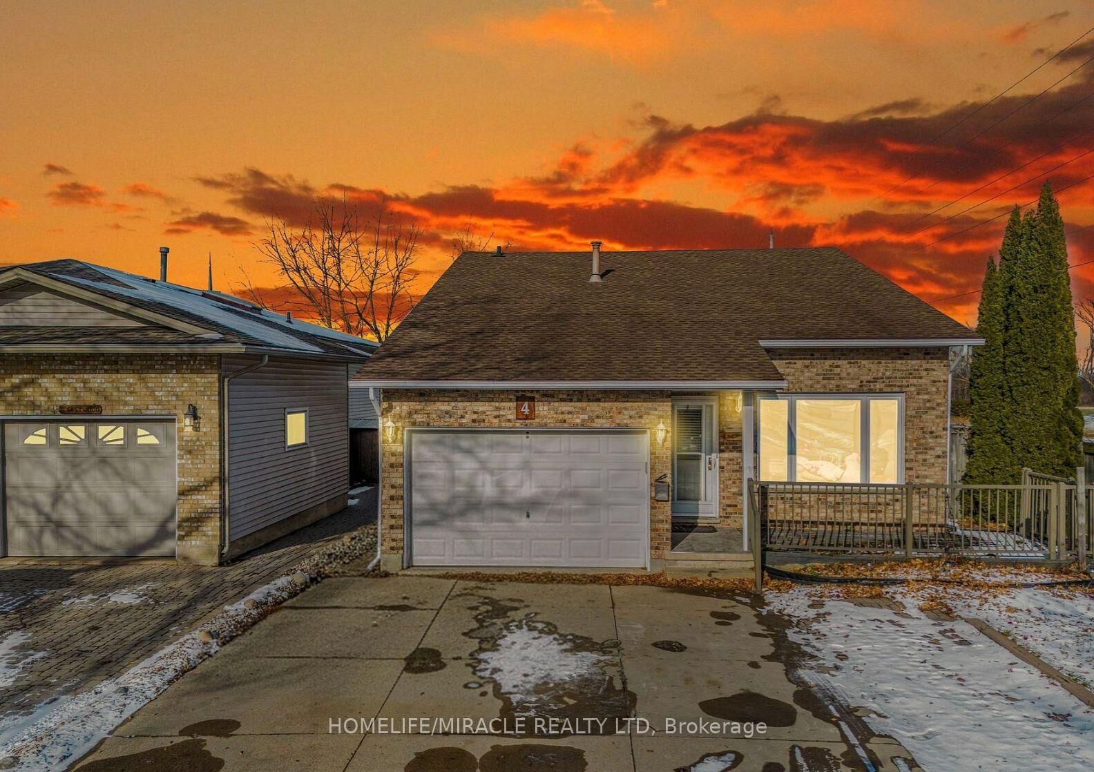 Property Photo:  4 Eastwood Drive  ON L3C 6W3 