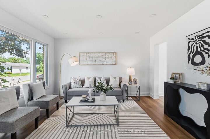 Property Photo:  318 Admiral Drive  ON N5V 1J1 