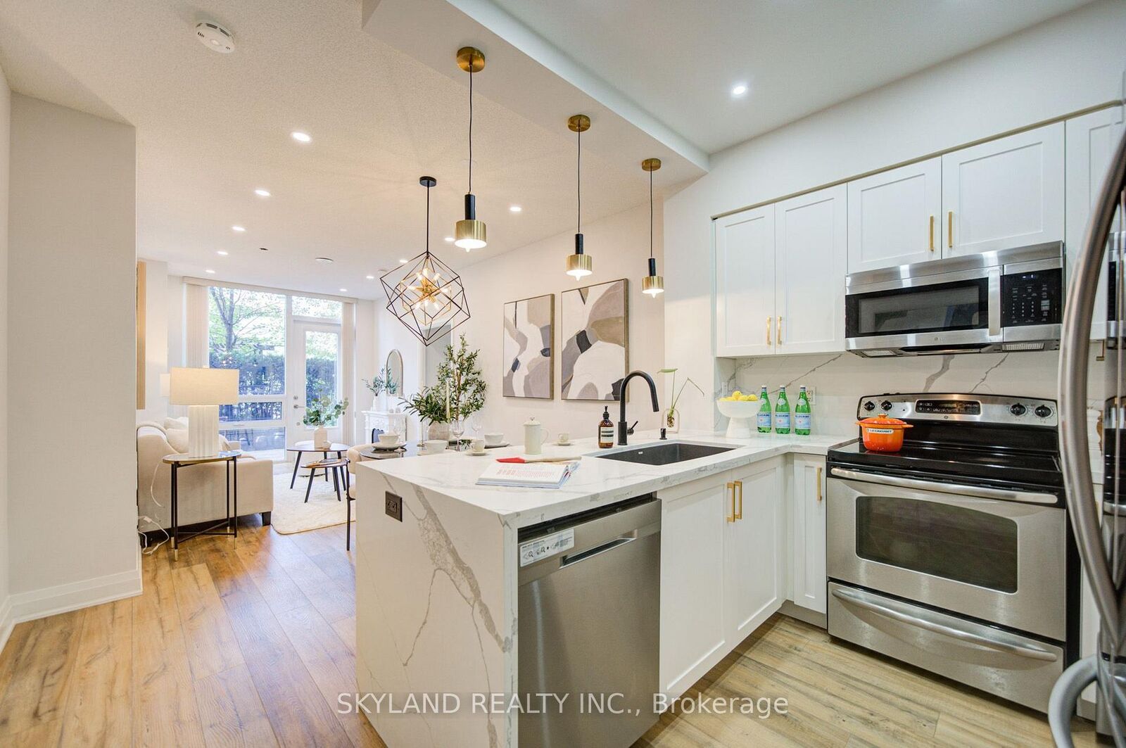 Property Photo:  520 Steeles Avenue W 102  ON L4J 0H2 
