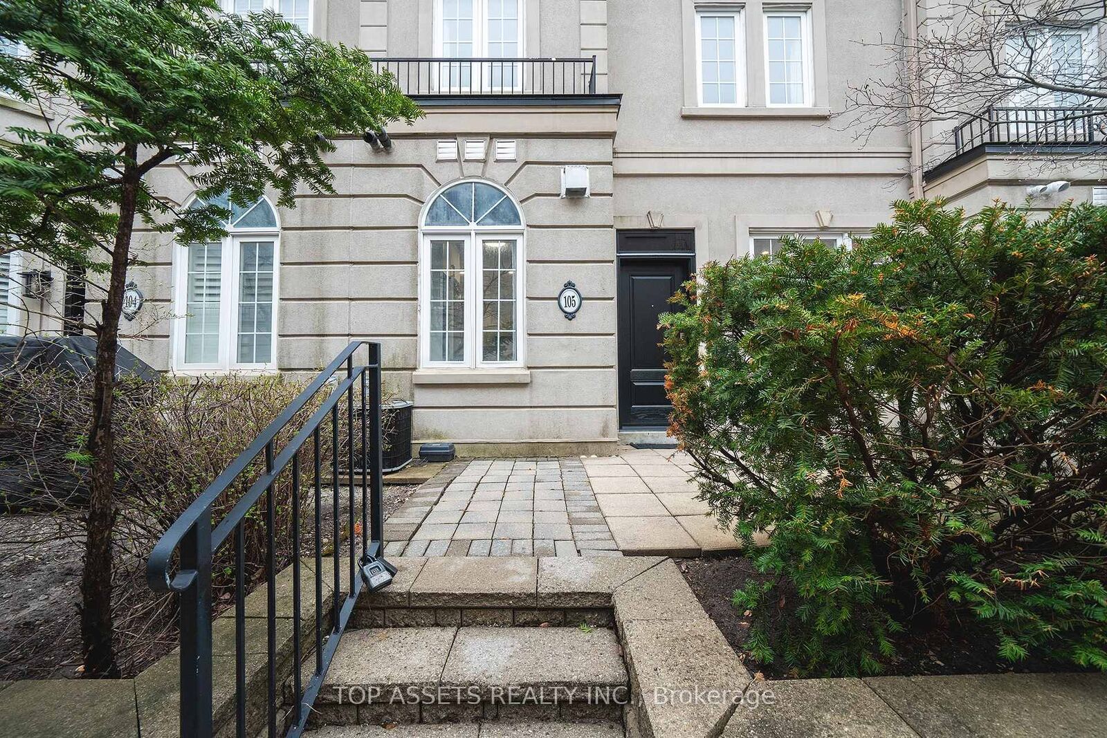 Property Photo: 11 Everson Drive 105 ON M2N 7B9