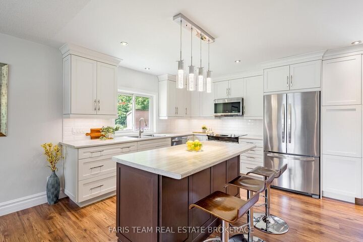 Property Photo: 182 Moon Point Drive ON L3V 0R8