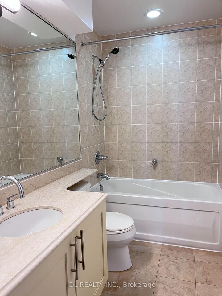 Property Photo:  761 Bay Street 4403  ON M5G 2R2 