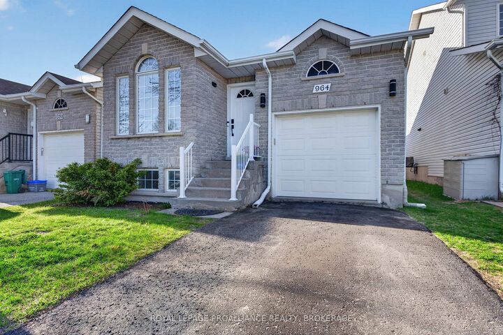 Property Photo: 964 Rainbow Crescent ON K7K 7J2