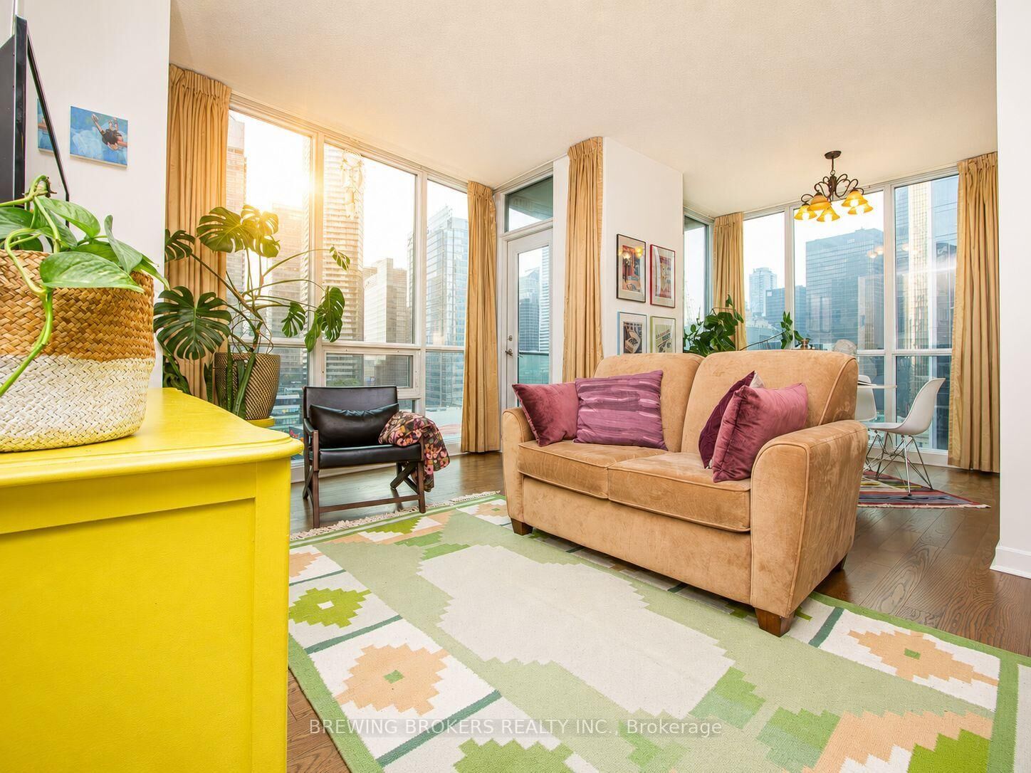 Photo de la propriété:  18 Harbour Street 1702  ON M5J 2Z6 
