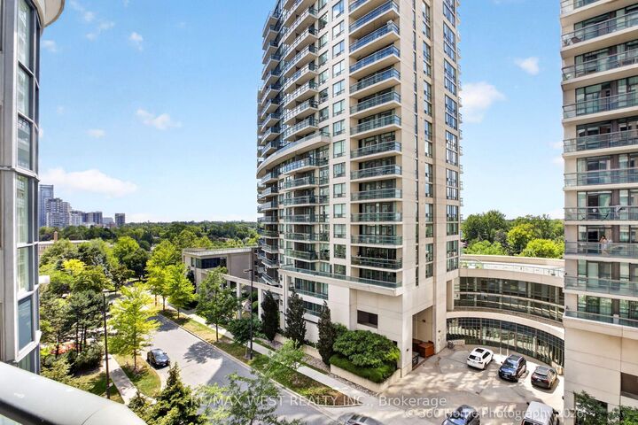 Property Photo:  7 Lorraine Drive 706  ON M2N 7H2 