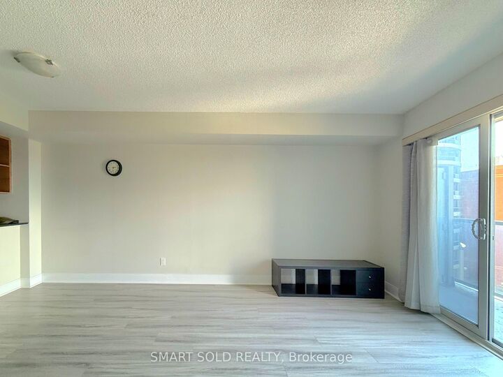 Property Photo:  135 Village Green Square 922  ON M1S 0G4 