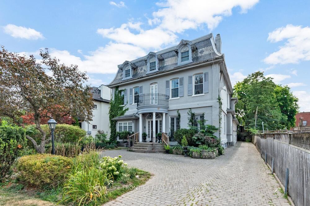 Property Photo:  17 Teddington Park Avenue S 4  ON M4N 2C4 