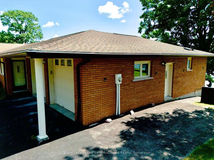 Property Photo: 18 Rosecliff Court ON K0L 1Y0