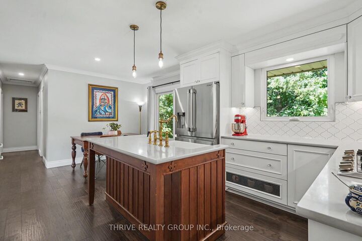 Property Photo: 665 Kildare Road ON N6H 3J1