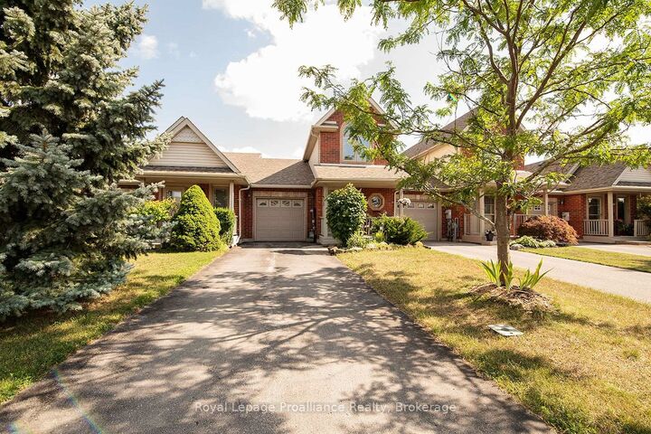 Property Photo: 31 Hawthorn Street ON K8P 5M6