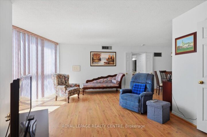 Property Photo:  1360 Rathburn Road E 410  ON L4W 4H4 