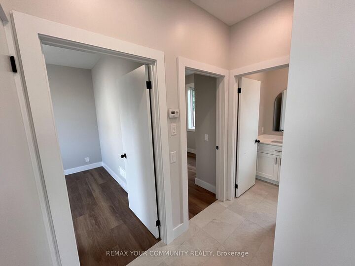 Property Photo: 19 Cousins Drive 3 ON L4G 1B2