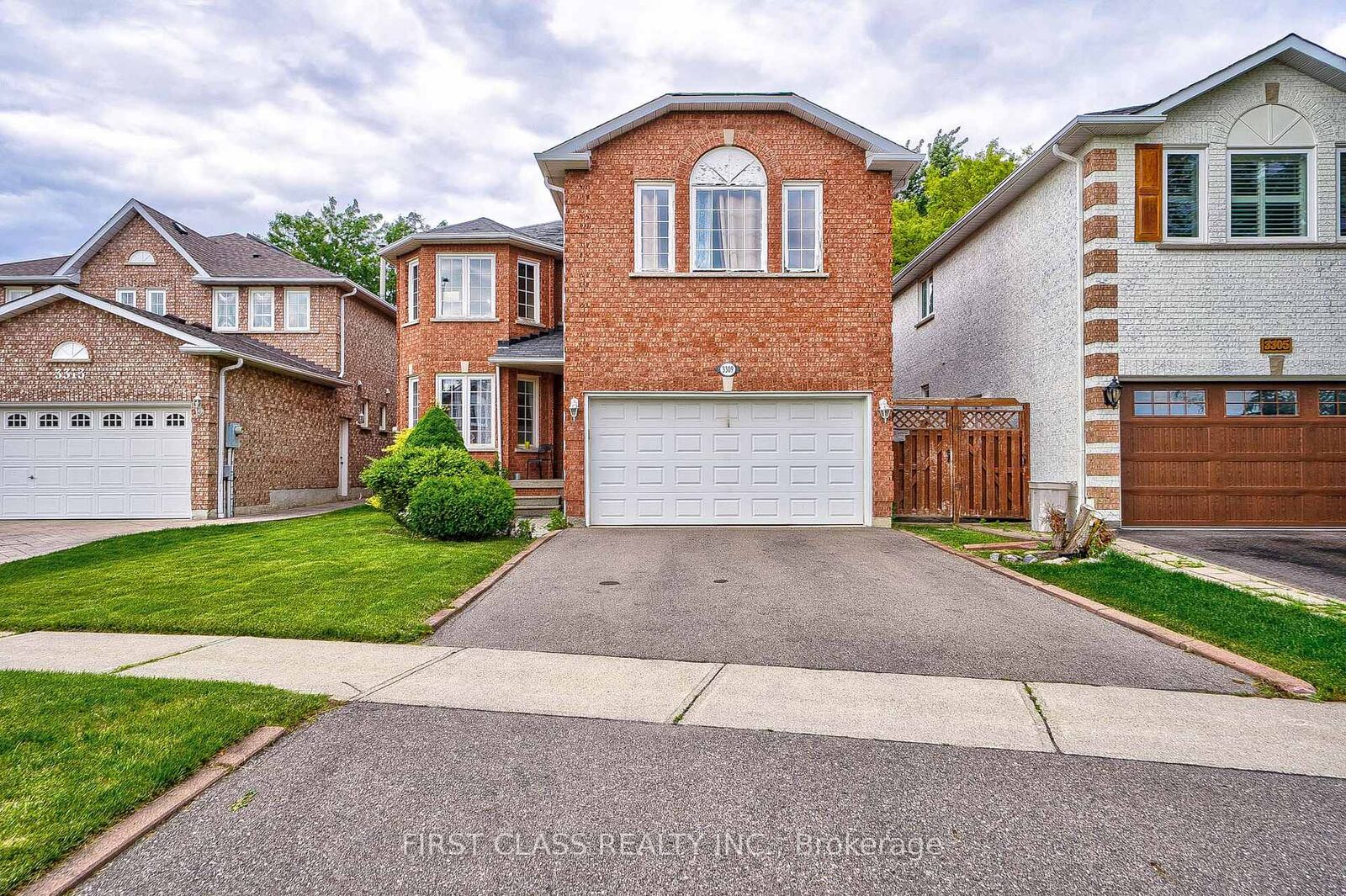 Property Photo:  3309 Loyalist Drive  ON L5L 5T7 