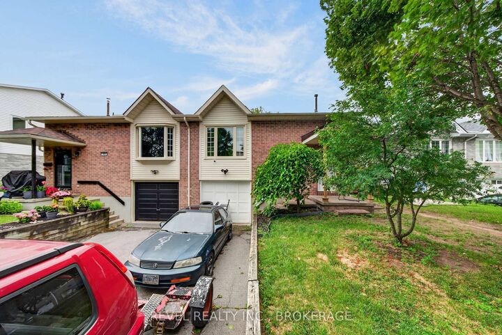 Property Photo: 986 Killarney Crescent ON K7M 8C7