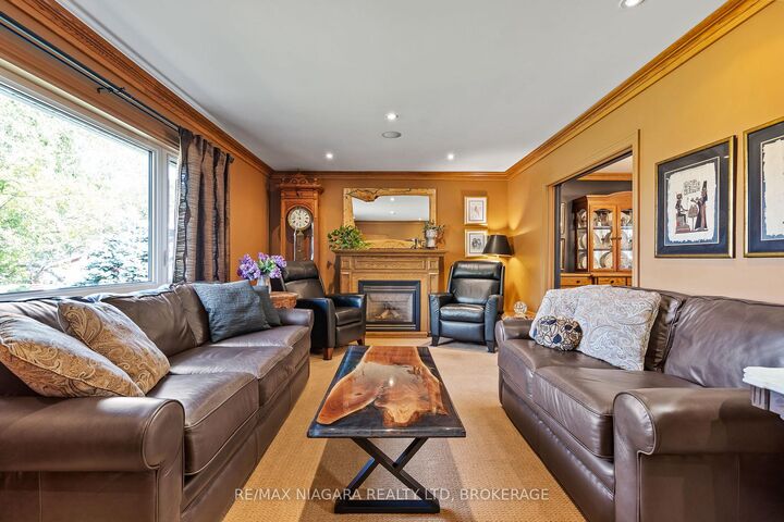 Property Photo:  28 Thorncrest Road  ON L3K 5C6 